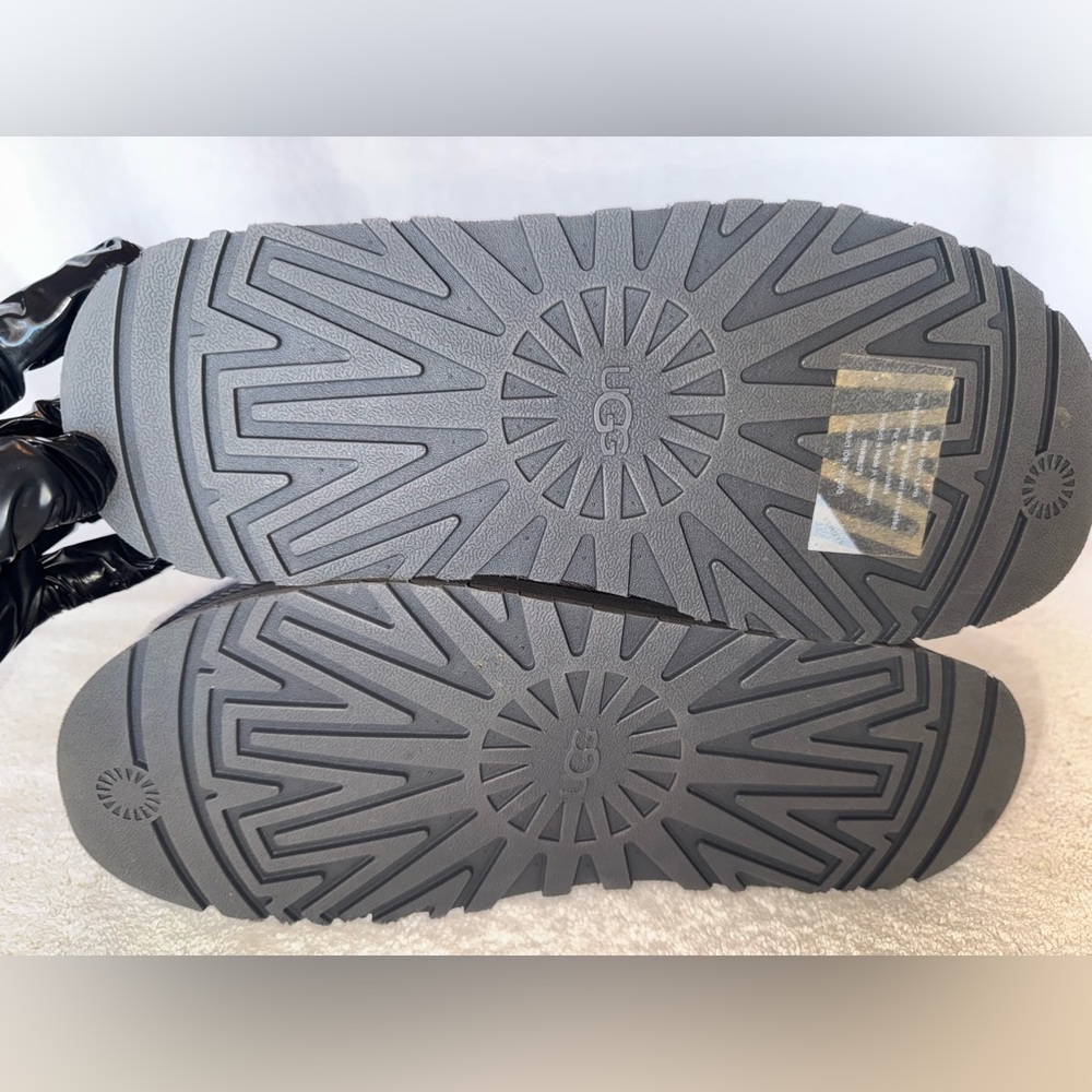 NWOT UGG Disco Slide Sandals Sheepskin Dark Grey Color Slipper - Picture 10 of 10